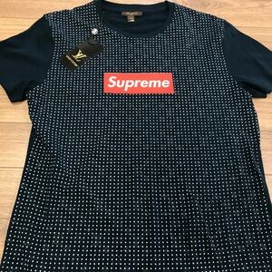 Louis Vuitton x Supreme Collab tee shirt size medium